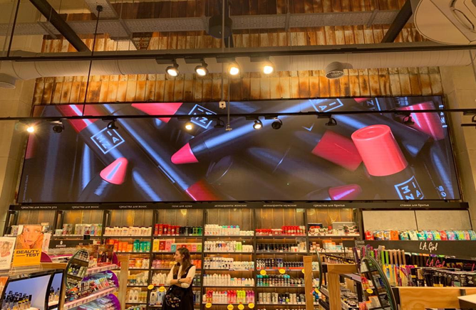 UHW 1.8&UHWII 1.8 85sqm High-end Cosmetics Store Moscow.jpg